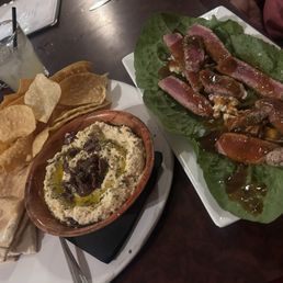 Hummus and Tuna Lettuce Wraps Hummus and Tuna Lettuce Wraps