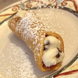 Mamma’s Pizzeria - Cannoli