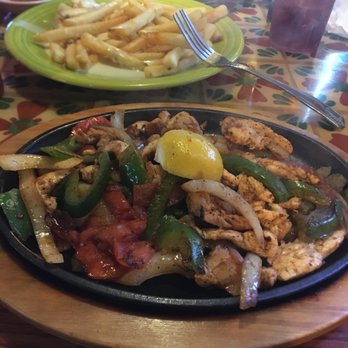 El Charro - Cheese fries and chicken fijitas - Mexican Near Me - Horn Lake, Mississippi El Charro - Cheese fries and chicken fijitas - Mexican Near Me - Horn Lake, Mississippi