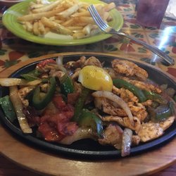 El Charro - Cheese fries and chicken fijitas