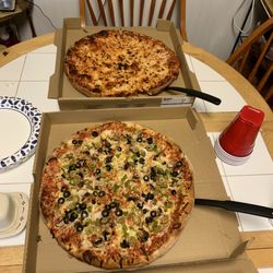 Five and Dime Pizza - Wonderful basic pizza 9/10 (cheese is a little burnt but who's complaining)