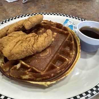 Black Bear Diner El Paso - Chicken and waffles - Diners Near Me - El Paso, Texas