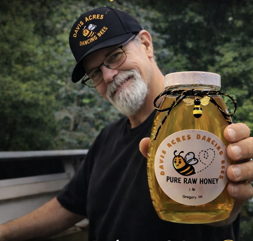 Davis Acres Dancing Bees Logo