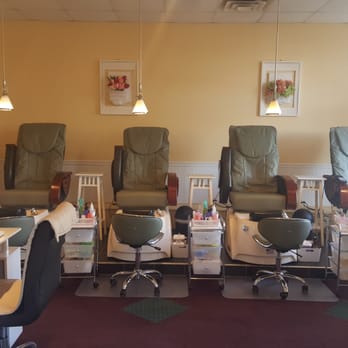 Blooming Nails And Spa - Remodeled everything since February 2016 - Nail Salons Near Me - Glenview, Illinois
