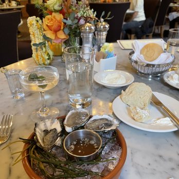 Gracie's - Oysters on the half shell, appetizer on Thanksgiving 2021 - New American Near Me - Portland, Oregon