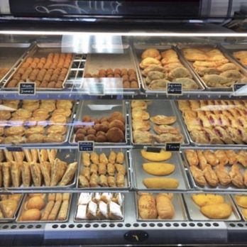 El Brazo Fuerte Bakery - Display case of amazing Croqueticas de Jamón o Pollo, Pastelitos de Carne, Pastelitos de Guayaba, Empanada Gallega - Bakeries Near Me - Miami, Florida