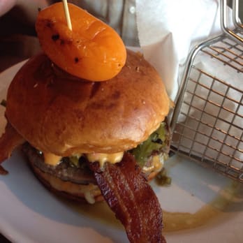 Dave & Buster's Ala Moana - Hottie Burger! - Arcades Near Me - Honolulu, Hawaii