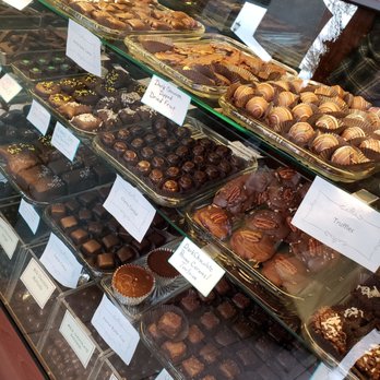 La Maison De Bonbon 33 Photos 23 Reviews Candy Stores 7353 W Madison St Forest Park Il Phone Number Offerings