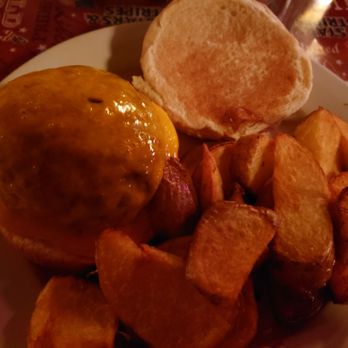 Reese's 1900 - Cheddar burger! - Pubs Near Me - Patchogue, New York