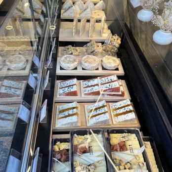 Laurent Dubois - Cheese Shops Near Me - Paris, 75