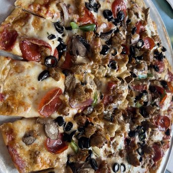 Old Chicago Pizza + Taproom - CHICAGO 7 - Pizza Near Me - DULUTH, Minnesota