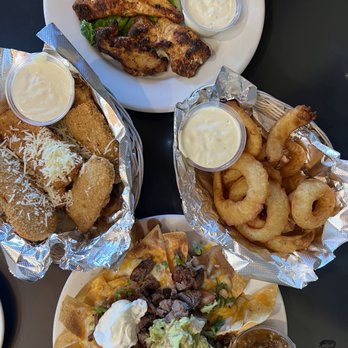 Lulu's Restaurant - American Near Me - Van Nuys, California