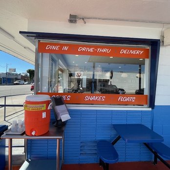 Goldburger - Water for outside seating. - Burgers Near Me - Los Angeles, California