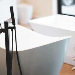 Rocklin Kitchen and Bath Showroom - BARCLAY Bathtub & Tub Filler