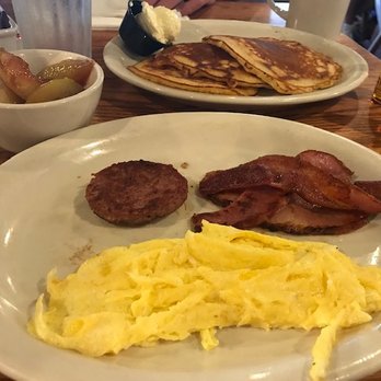 Cracker Barrel Old Country Store - Breakfast & Brunch Near Me - Edinburgh, Indiana