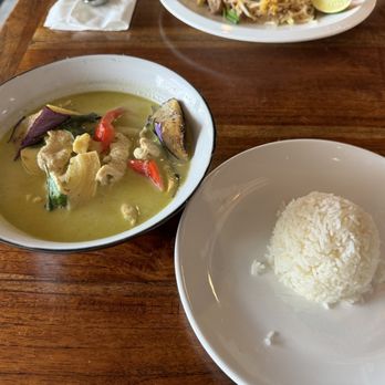 Lum Thai - Jasmine rice with green curry - Thai Near Me - Gaithersburg, Maryland