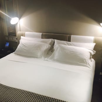 Portrait Firenze - Comfy king bed in family suite - Hotels Near Me - Florence, FI