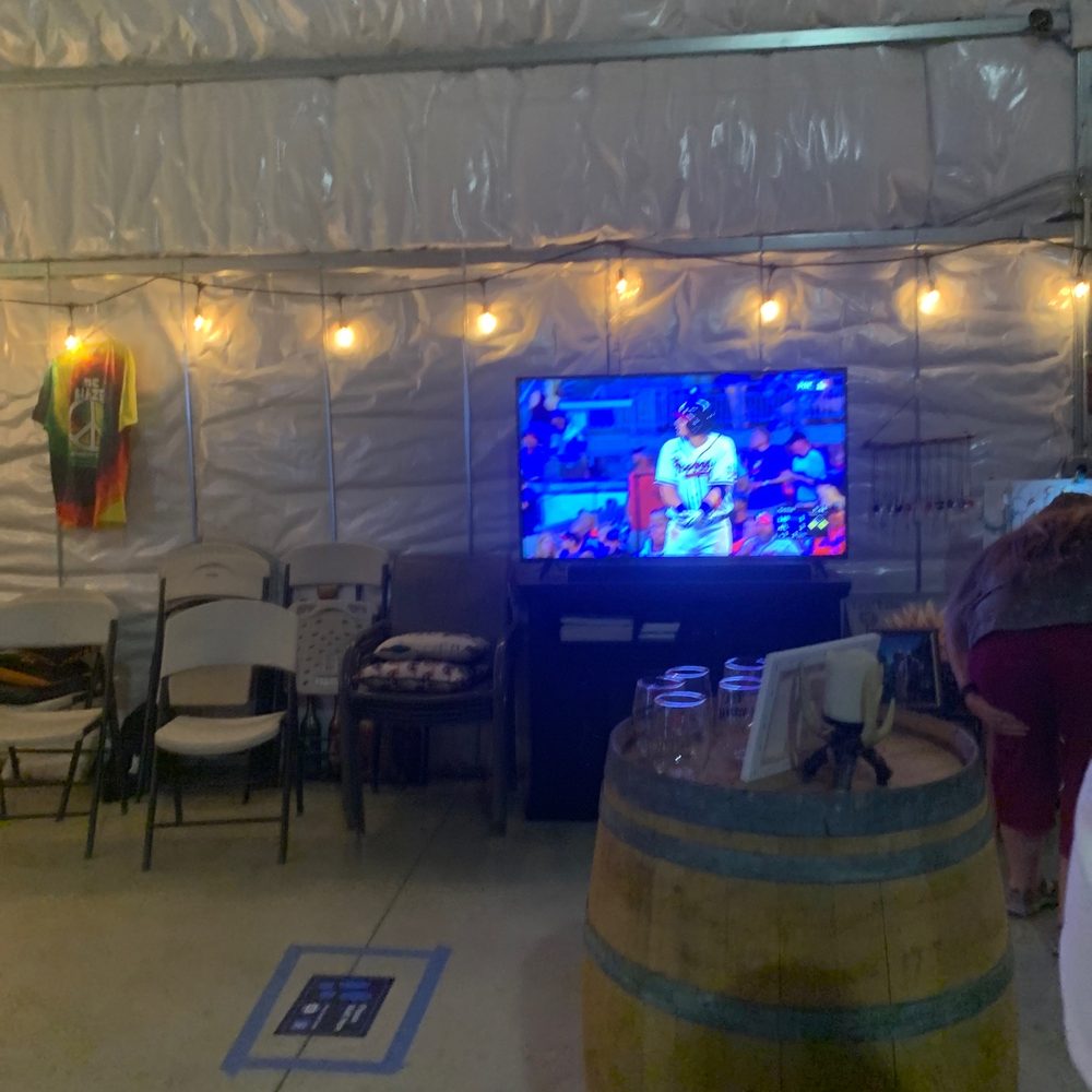 Golden Star Vineyards - Tv relaxing - Wineries Near Me - Littlerock, California