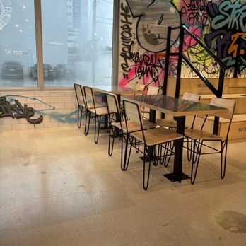 Golden Lizzard Pizza - Seats, Wall with graffiti - Pizza Near Me - Miami, Florida Golden Lizzard Pizza - Seats, Wall with graffiti - Pizza Near Me - Miami, Florida