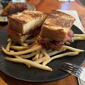 La Mancha de Platano - Pastrami - Puerto Rican Near Me - Caguas, Puerto Rico La Mancha de Platano - Pastrami - Puerto Rican Near Me - Caguas, Puerto Rico