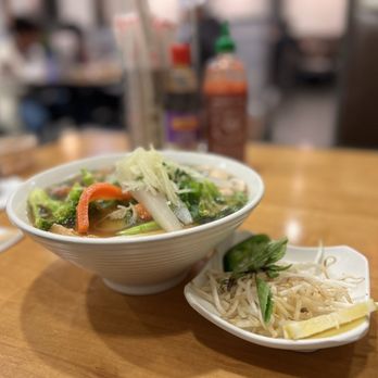123 Pho - Playa Vista - Pho (rare beef, tofu & veggies) w beef/ chicken broth - Vietnamese Near Me - Los Angeles, California 123 Pho - Playa Vista - Pho (rare beef, tofu & veggies) w beef/ chicken broth - Vietnamese Near Me - Los Angeles, California