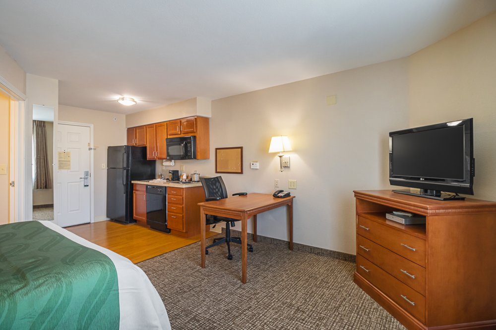 QUALITY INN & SUITES WATERLOO CEDAR FALLS CEDAR VALLEY Updated August 2024 53 Photos