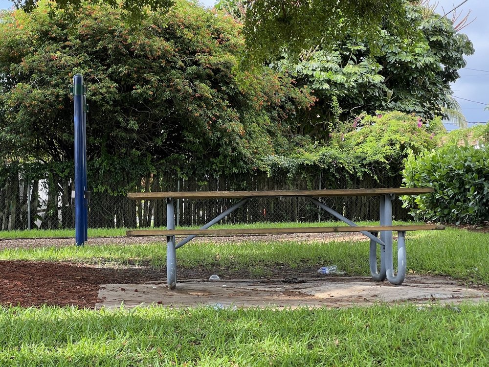 Lovely Park Logo