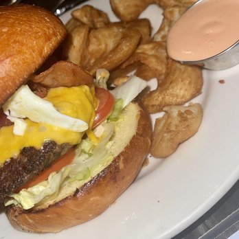 Cliff Dining Pub - Cliff Burger - Sushi Bars Near Me - Draper, Utah