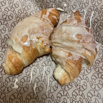 Cheddar's Scratch Kitchen - Honey Butter Croissants - American Near Me - The Colony, Texas Cheddar's Scratch Kitchen - Honey Butter Croissants - American Near Me - The Colony, Texas