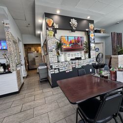 M Noodle & Cafe - Interior