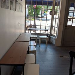 Traverse Coffee - Nice, large windows let lots of sunshine in!