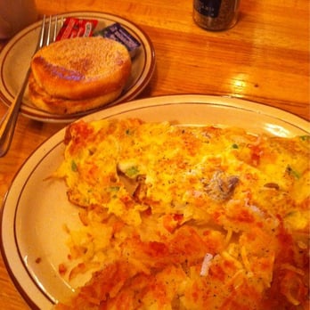 Roadside Bar & Grill - Veggie Omelet with hash-brown potatoes - Bars Near Me - Plymouth, Wisconsin