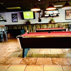 Crowleys Tavern Pizza and Brew - Pool tables