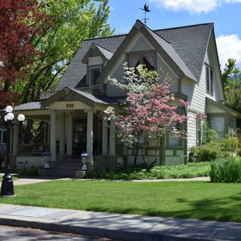 Quincy Feather Bed - Beautiful dog wood trees - Bed & Breakfast Near Me - Quincy, California