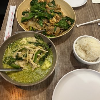 Siam Station - Pad See Ew, Green Curry with Jasmine Rice - Thai Near Me - Irvine, California