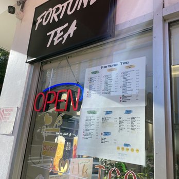 Fortune Tea - My new favorite tea place! Classic milk tea with cheese foam cap - Bubble Tea Near Me - Honolulu, Hawaii