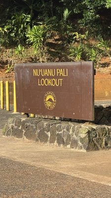 Nuʻuanu Pali Lookout by null