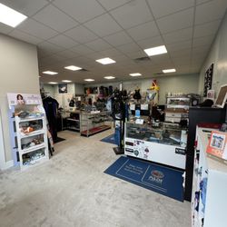 Smoky Mountain Divers - Entering the dive shop.
