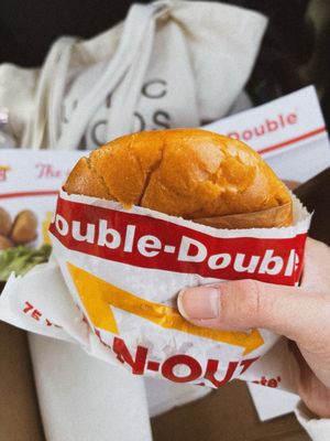 In-N-Out Burger by null