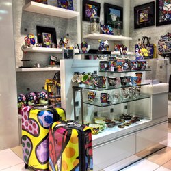 Britto stand
