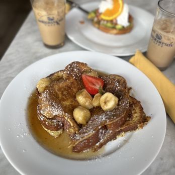 Immigrant Son Caffe - French toast with caramelized bananas - New American Near Me - Ventura, California Immigrant Son Caffe - French toast with caramelized bananas - New American Near Me - Ventura, California