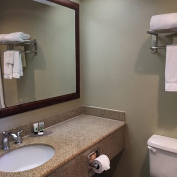Chablis Inn - Bathroom - Hotels Near Me - Napa, California