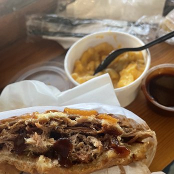 Harris BBQ - pulled pork sandwich with a side of mac & cheese - Barbeque Near Me - Coalinga, California Harris BBQ - pulled pork sandwich with a side of mac & cheese - Barbeque Near Me - Coalinga, California