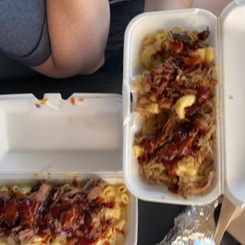 Gibson's Smokehouse - Mac and Cheese with bbq brisket, and the pulled pork with Mac and cheese - Barbeque Near Me Gibson's Smokehouse - Mac and Cheese with bbq brisket, and the pulled pork with Mac and cheese - Barbeque Near Me
