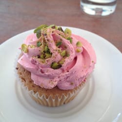 Storehouse Of Foulis - Raspberry and pistachio cupcake