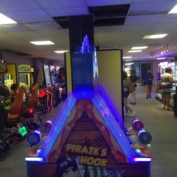 アリーナ　キャロラインウィングバーグ Round 1 Bowling & Arcade Greensboro NC | Claw Machines