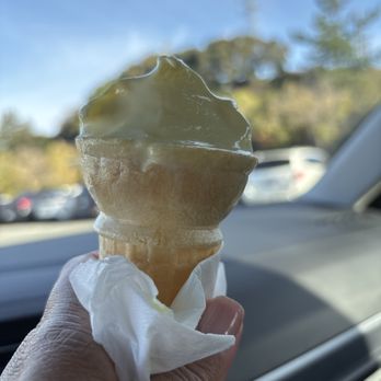 Loard's Ice Cream - Delicious  Lemon Chiffon - Ice Cream & Frozen Yogurt Near Me - Orinda, California