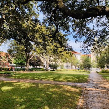 Telfair Square - Landmarks & Historical Buildings Near Me - Savannah, Georgia Telfair Square - Landmarks & Historical Buildings Near Me - Savannah, Georgia