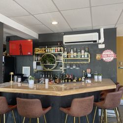 Best Thai II - Bar area