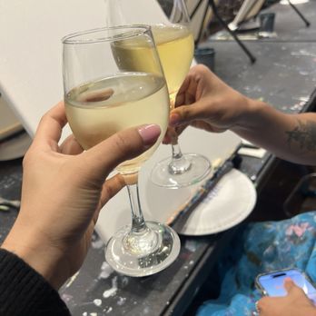 Pinot's Palette - Bar - Art Classes Near Me - Tustin, California